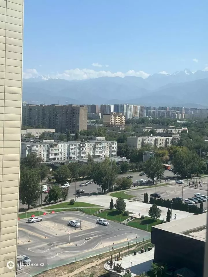 1-комнатная квартира, этаж 12 из 13, 43 м², фотография 2