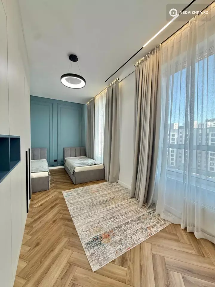 4-комнатная квартира, этаж 8 из 12, 113 м², фотография 2