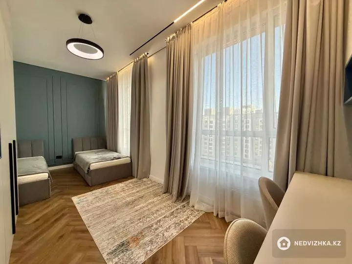 4-комнатная квартира, этаж 8 из 12, 113 м²