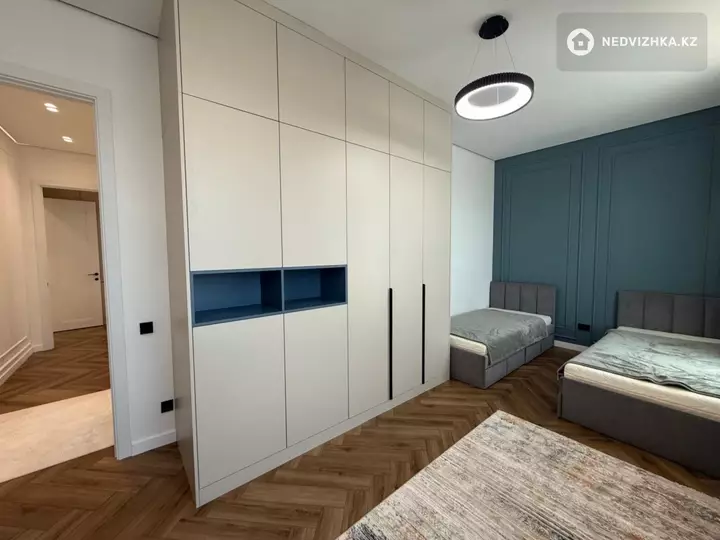 4-комнатная квартира, этаж 8 из 12, 113 м², фотография 3