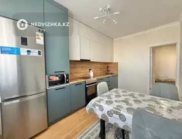 2-комнатная квартира, этаж 6 из 12, 65 м², миниатюра 2