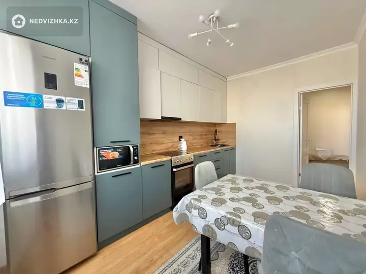 2-комнатная квартира, этаж 6 из 12, 65 м², фотография 2