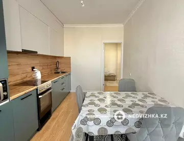 2-комнатная квартира, этаж 6 из 12, 65 м², миниатюра 4