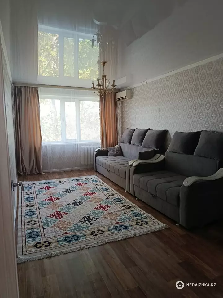 2-комнатная квартира, этаж 4 из 5, 48 м², фотография 2
