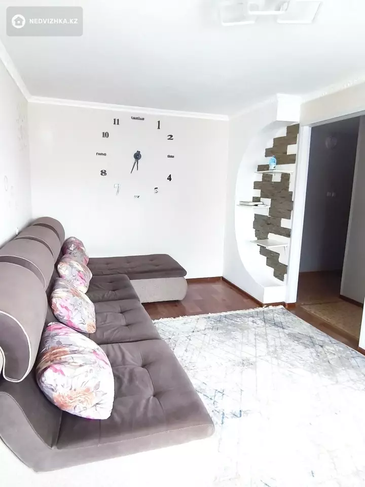 2-комнатная квартира, этаж 3 из 5, 46 м², На длительный срок, фотография 2