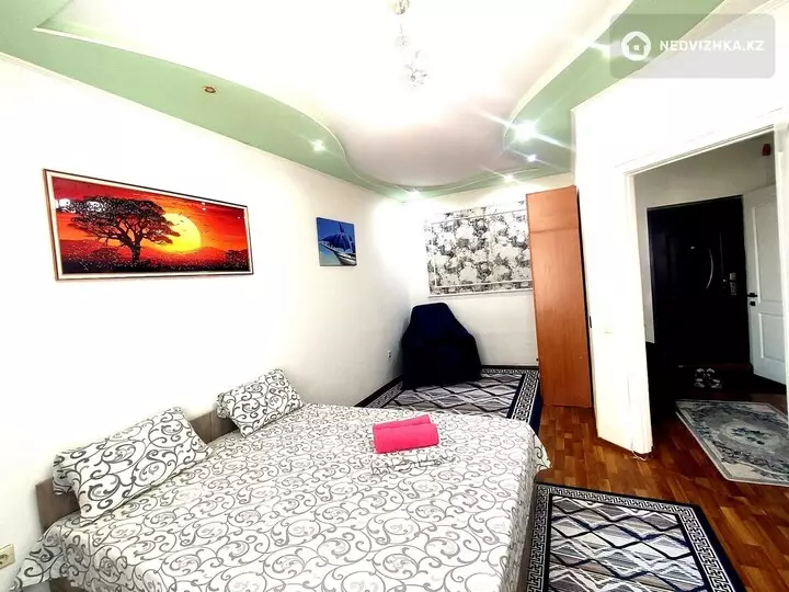 1-комнатная квартира, этаж 4 из 9, 40 м², Посуточно, фотография 3