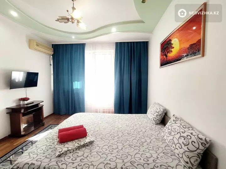 1-комнатная квартира, этаж 4 из 9, 40 м², Посуточно, фотография 2