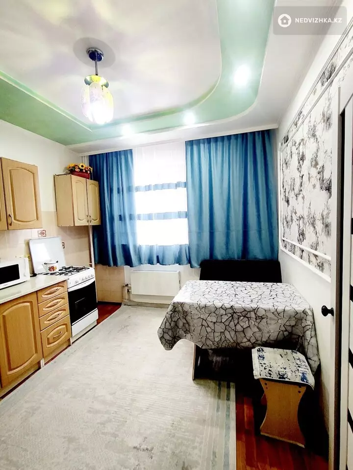 1-комнатная квартира, этаж 4 из 9, 40 м², Посуточно, фотография 4