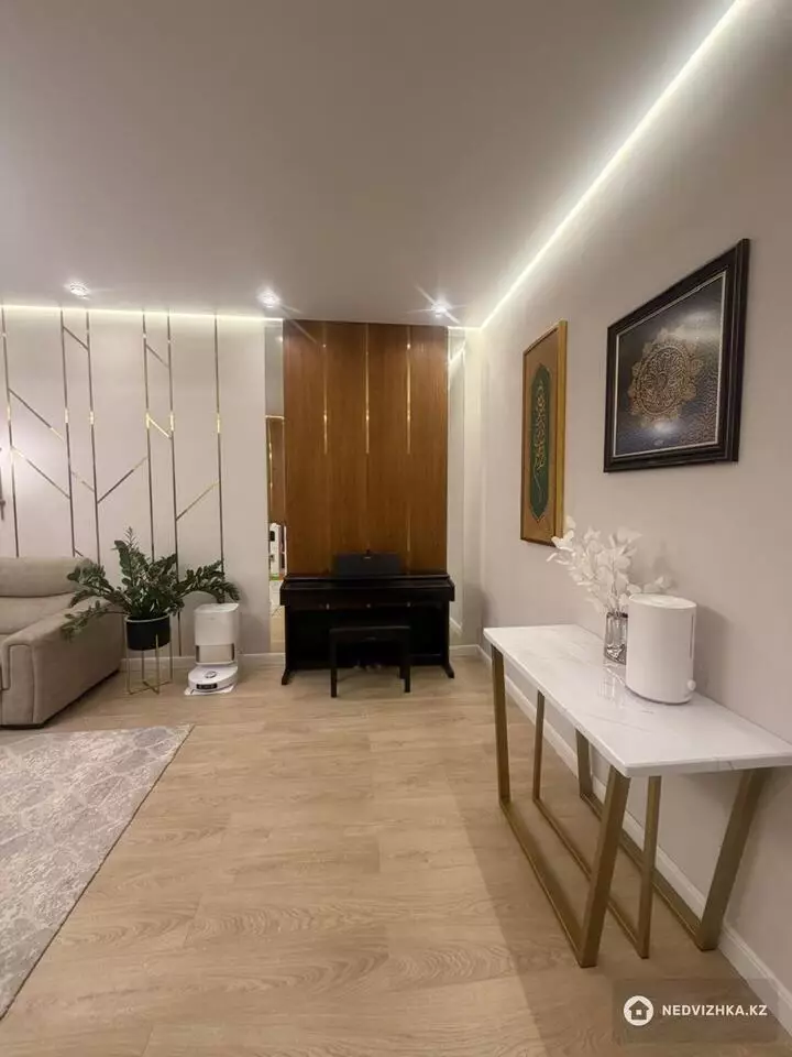 4-комнатная квартира, этаж 3 из 9, 132 м², фотография 2