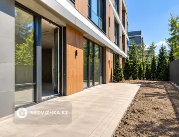 4-комнатная квартира, этаж 1 из 3, 136 м²