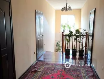 5-комнатный дом, 10 соток, 280 м²