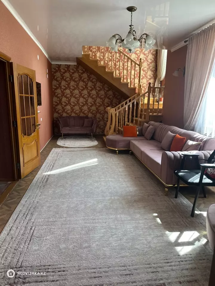 7-комнатный дом, 11 соток, 333 м², фотография 5