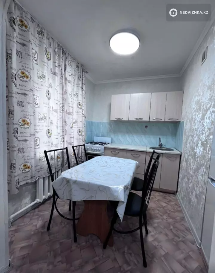 2-комнатная квартира, этаж 2 из 3, 52 м², На длительный срок, фотография 2