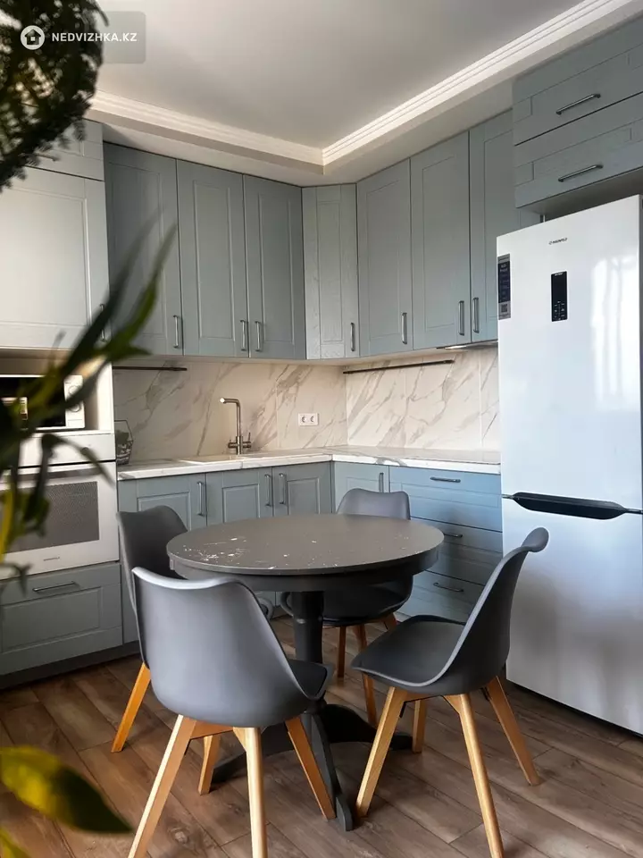 1-комнатная квартира, этаж 10 из 10, 41 м², фотография 2