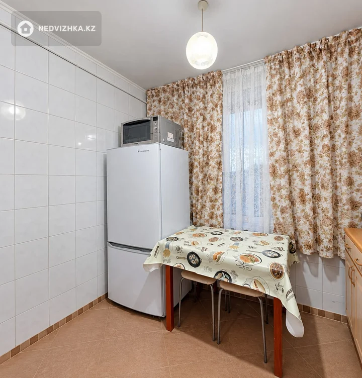 1-комнатная квартира, этаж 1 из 5, 45 м², Посуточно, фотография 5