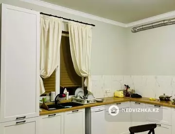 7-бөлмелі үй, 10 соттық, 330 м², 3-нобай