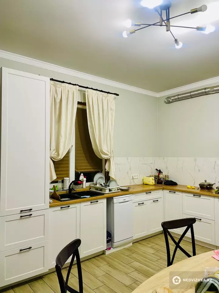 7-комнатный дом, 10 соток, 330 м², фотография 3