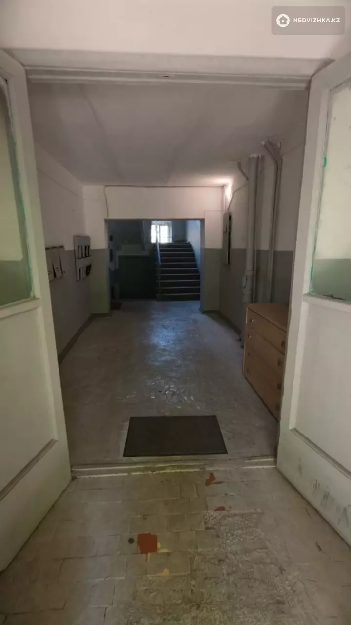 2-комнатная квартира, этаж 2 из 4, 54 м², фотография 2
