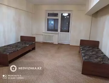 2-комнатная квартира, этаж 3 из 5, 66 м², миниатюра 2