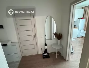 1-комнатная квартира, этаж 3 из 12, 40 м², миниатюра 3