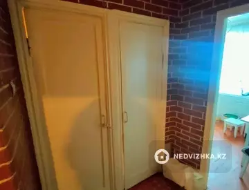 4-комнатная квартира, этаж 4 из 5, 63 м²