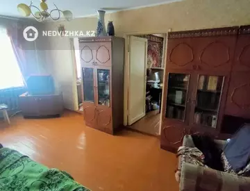 4-комнатная квартира, этаж 4 из 5, 63 м²