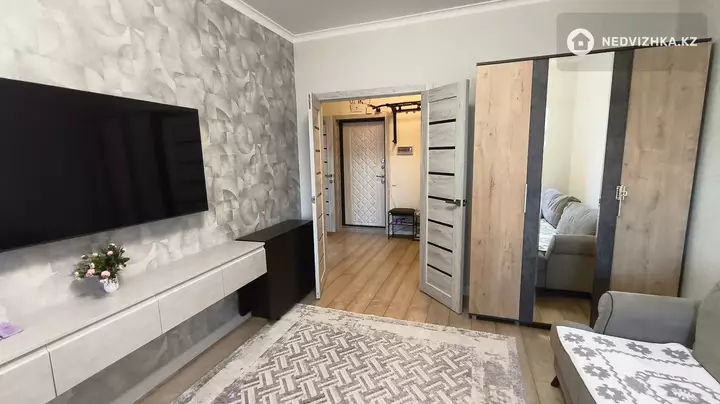 2-комнатная квартира, этаж 8 из 10, 60 м², фотография 2