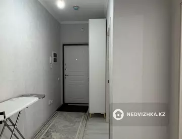 1-комнатная квартира, этаж 4 из 13, 42 м², миниатюра 1