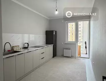 1-комнатная квартира, этаж 4 из 13, 42 м², миниатюра 2