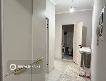 1-комнатная квартира, этаж 4 из 13, 42 м², миниатюра 3