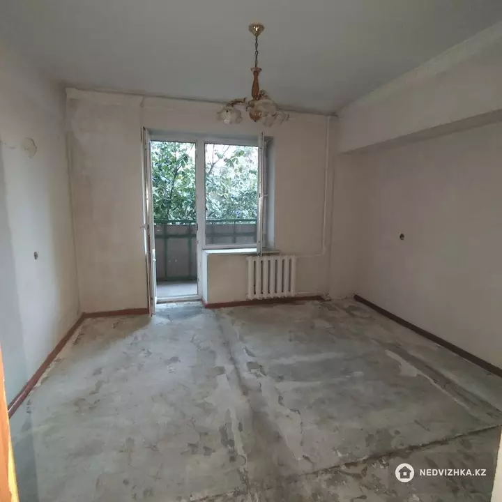 2-комнатная квартира, этаж 4 из 5, 43 м², фотография 2