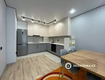 2-комнатная квартира, этаж 4 из 16, 52 м², На длительный срок