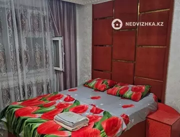 3-комнатная квартира, этаж 4 из 5, 60 м², Посуточно, миниатюра 1