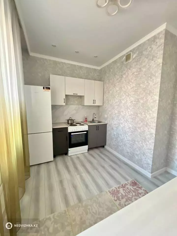 1-комнатная квартира, этаж 8 из 10, 40 м², фотография 4