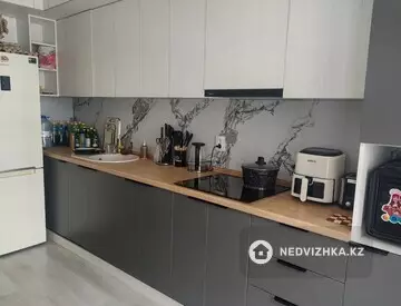 1-комнатная квартира, этаж 3 из 9, 42 м²