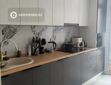 1-комнатная квартира, этаж 3 из 9, 42 м²
