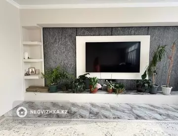 8-бөлмелі үй, 10 соттық, 580 м², 3-нобай