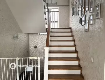 8-бөлмелі үй, 10 соттық, 580 м², 5-нобай