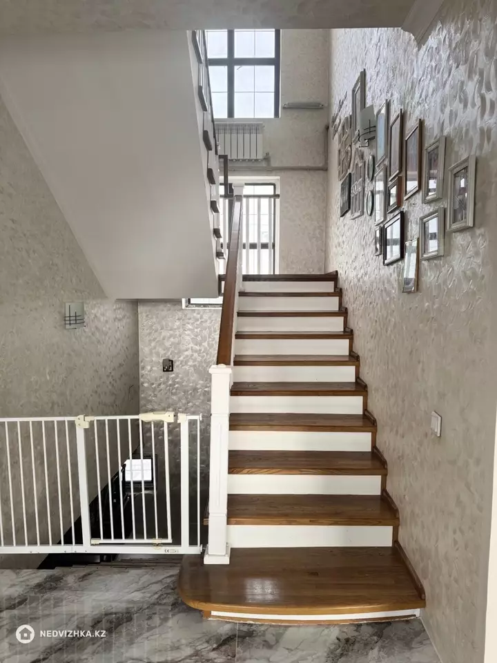 8-комнатный дом, 10 соток, 580 м², фотография 5