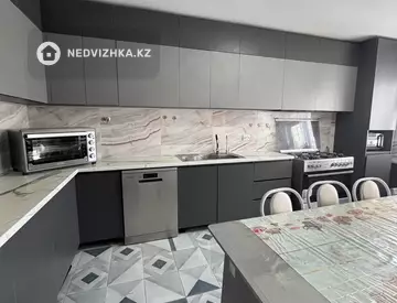 8-бөлмелі үй, 10 соттық, 580 м², 8-нобай