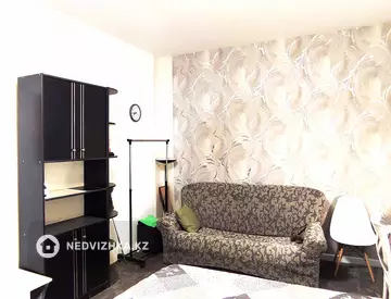 1-комнатная квартира, этаж 9 из 9, 37 м²