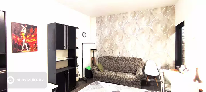 1-комнатная квартира, этаж 9 из 9, 37 м², фотография 2