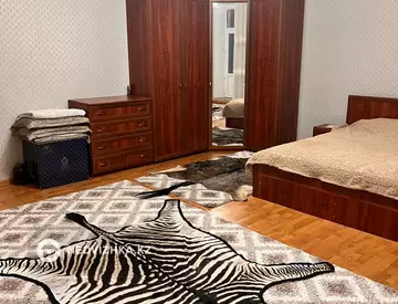 5-комнатная квартира, этаж 1 из 2, 204 м²