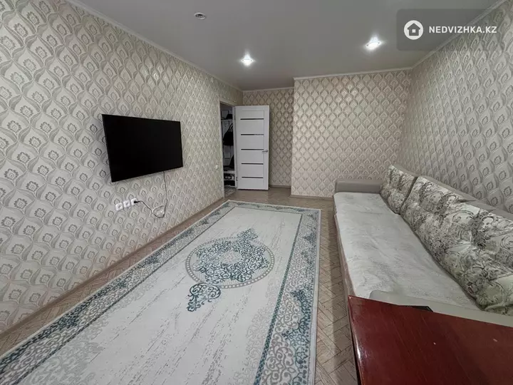 2-комнатная квартира, этаж 1 из 9, 53 м², фотография 3