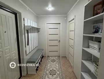 2-комнатная квартира, этаж 1 из 9, 53 м², миниатюра 6