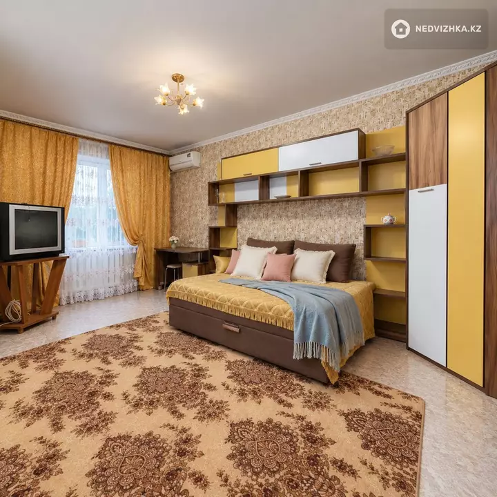 1-комнатная квартира, этаж 1 из 5, 45 м², Посуточно, фотография 2