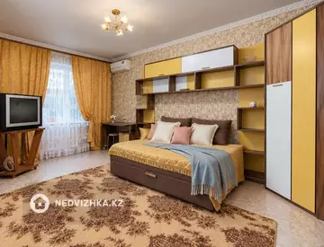 1-комнатная квартира, этаж 1 из 5, 45 м², На длительный срок