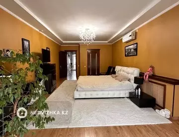 5-комнатная квартира, этаж 3 из 3, 316 м²