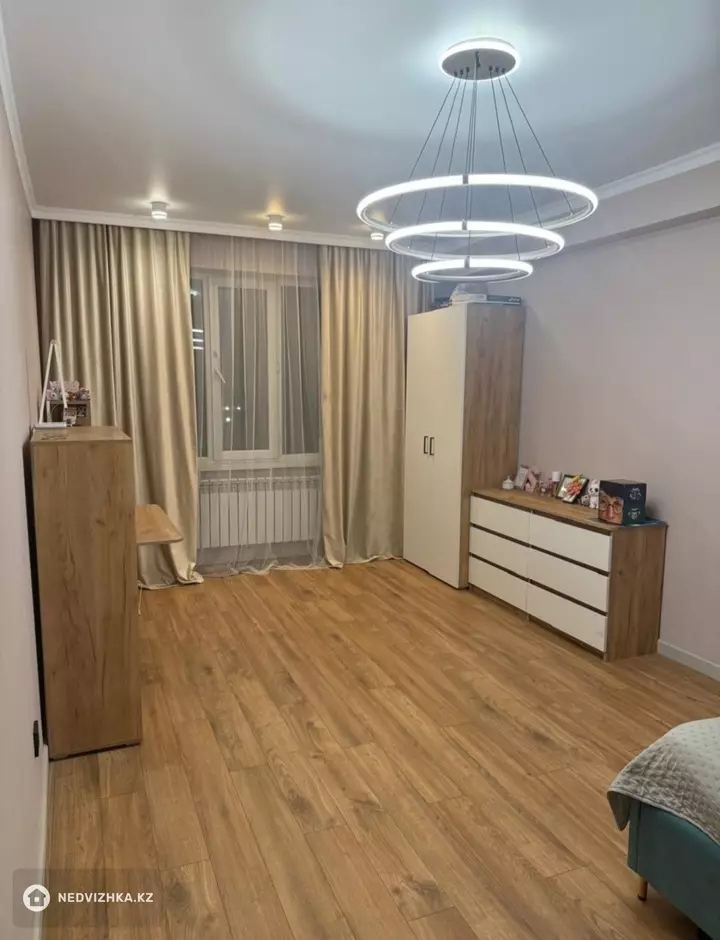 3-комнатная квартира, этаж 5 из 7, 82 м², фотография 2