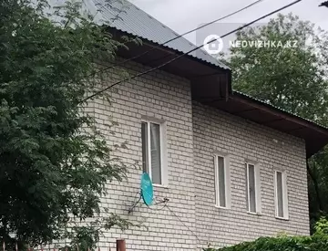 12-комнатный дом, 5.5 соток, 296 м²